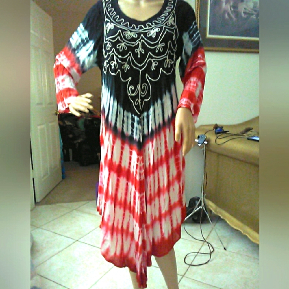 BNWT Jessica Taylor TIE DYE BOHO DRESS RED BLACK BLUE W/ EMBROIDERY RAYON. LOOSE
